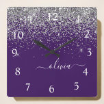 Lila Silver Glitzer Girly Glam Monogram  Quadratische Wanduhr<br><div class="desc">Silver und Lila Sparkle Glitzer Script Monogram Name Clock. Das macht den perfekten 16 Geburtstag,  Hochzeit,  Brautparty,  Jubiläum,  Babydusche oder Junggeselinnen-Abschied Geschenk für jemanden,  der Lieben glamourösen Luxus und schicke Stile.</div>