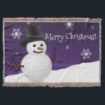 Lila Snowman Winter Christmas Throw Blanket Decke<br><div class="desc">Behalt dich warm an den kalten Abenden mit diesem skurrilen Lila Snowman Winter Szenerie Weihnachtsbaumknebel Blanket. Blanket-Design bietet einen glücklichen Schneemann in einer schneebedeckten winterlichen Szene mit lila Hintergrund und passenden Farbschneeflocken. Mit diesem Design sind auch zusätzliche Geschenk- und Urlaubsartikel erhältlich.</div>