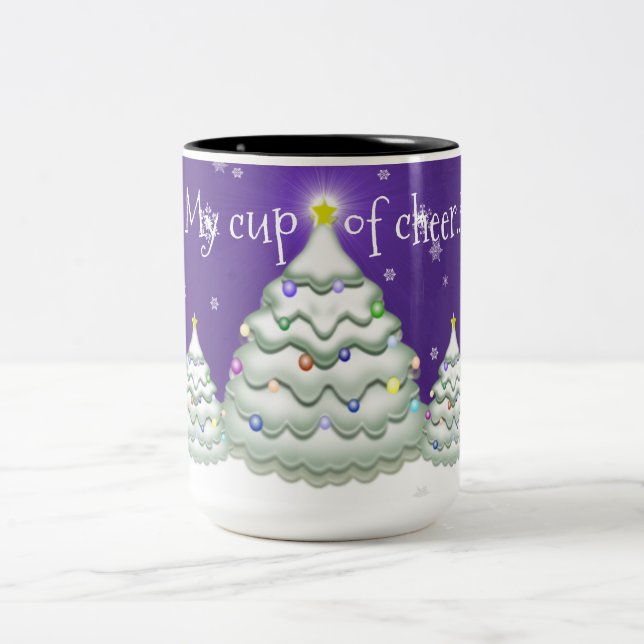 Lila Snowy Weihnachtsbaum Tasse (Mittel)