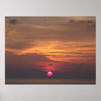 Lila Sonnenuntergang an der französischen Küste Poster