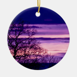 Lila Sonnenuntergang-Baum-Silhouetteverzierung Keramik Ornament
