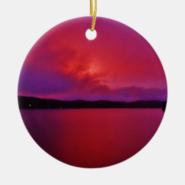 Lila Sonnenuntergang in heiß rosa auf dem Arrowhad Keramikornament (Vorne)