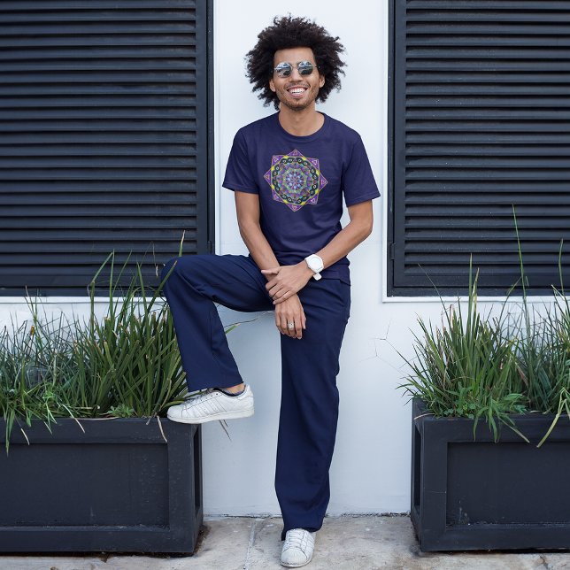 LILA STAINGLAS MANDALA T-Shirt (Von Creator hochgeladen)