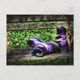 Lila Stiefel Kunstpostkarte Postkarte