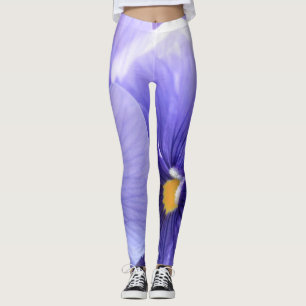 Lila Stiefmütterchen mit gelbem Mittelblumen, Foto Leggings