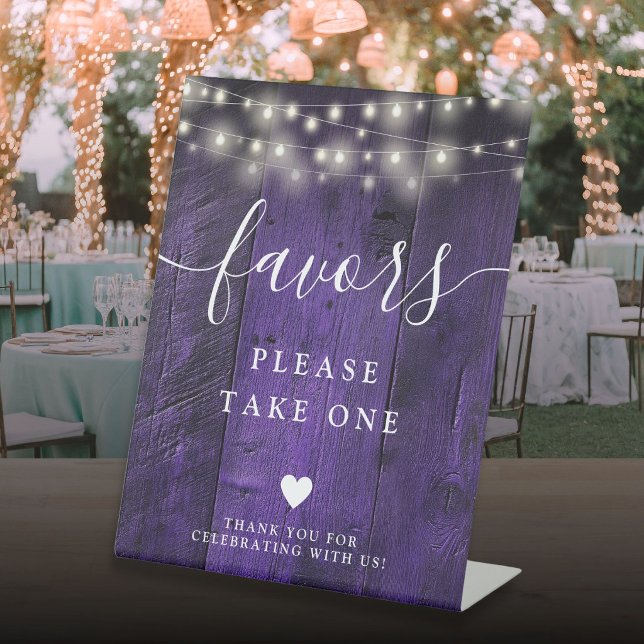 Lila String-Lights Rustikale Boho Stallenholzfavor Sockelschild (Purple String Lights Rustic Boho Barn Wood Favors Pedestal Sign)