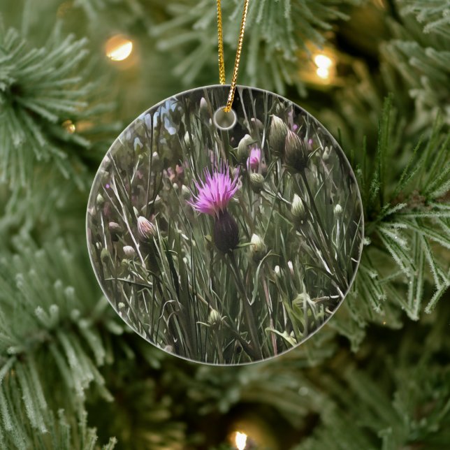 Lila Thistle Wildblume Realistische Kunst Keramik Ornament (Baum)