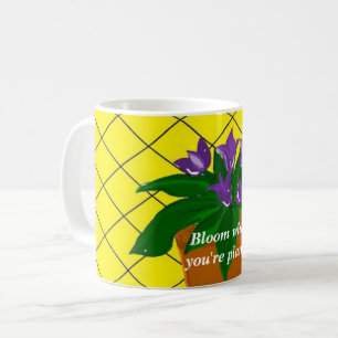 Lila Topfpflanzen mit Spruch Tasse