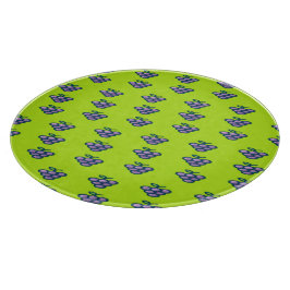 Lila Traubenmuster auf grün Schneidebrett