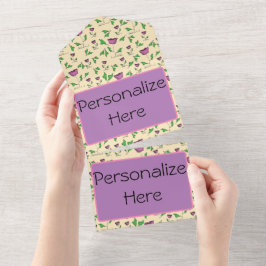 Lila Tulpen auf gelbem Hintergrund All In One Einladung