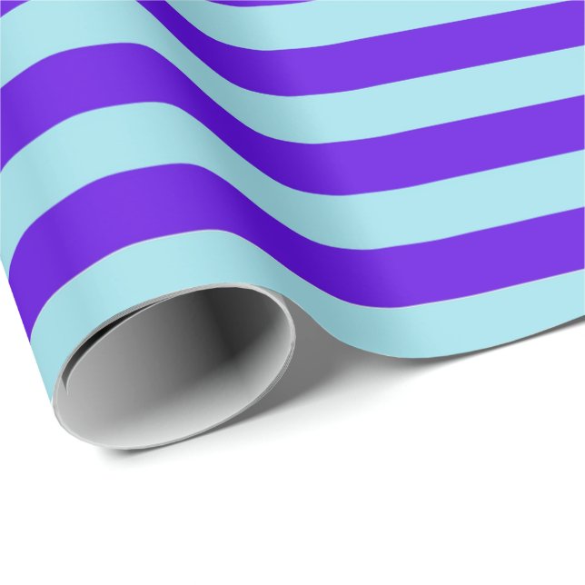 Lila u. hellblaues gestreiftes geschenkpapier (Rolleneckpunkt)