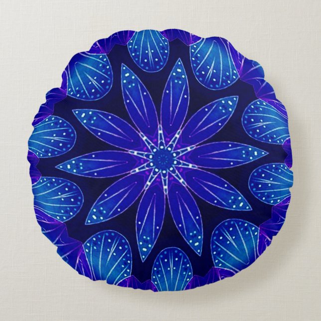 Lila und Aquamarine Petals Mandala Rundes Kissen (Vorderseite)