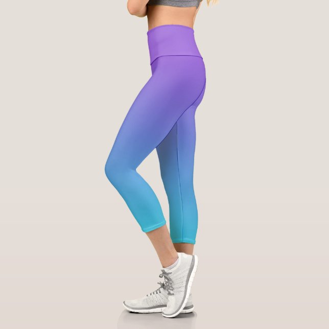 Lila und Aquamariner Blauer Ombre Capri Leggings (Links)