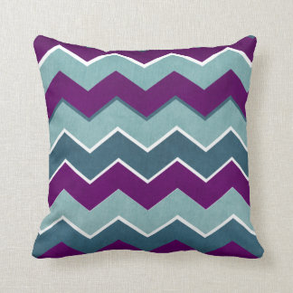 Lila und Aquamarines Zig-Zag-Muster Kissen