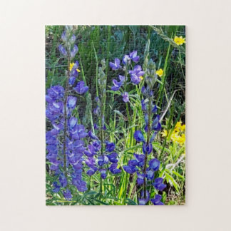 Lila und gelbe alpine Blume Puzzle