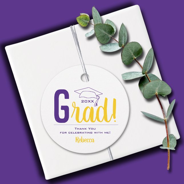 Lila und gelbe Graduierungskappe Geschenkanhänger (2" round personalized graduation favor gift tags in yellow and purple graduation cap )