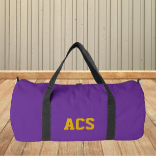 Lila und Gold Schulfarben und Buchstaben Duffle Bag