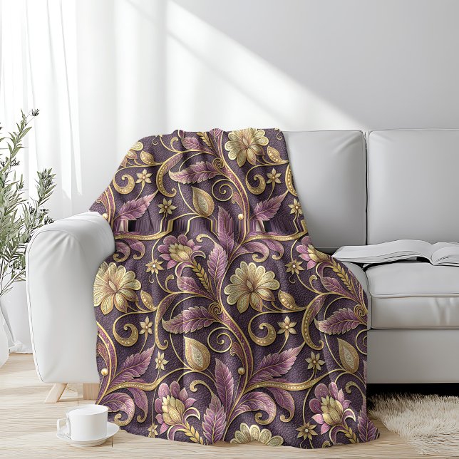 Lila und goldenes geprägtes Blumenmuster Fleecedecke (Von Creator hochgeladen)