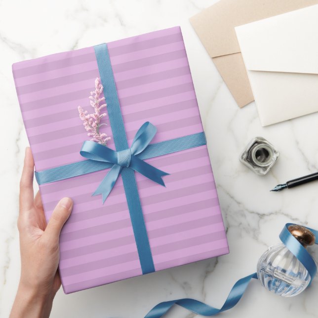 Lila und graue Lila Streifen Geschenkpapier (Schenken)