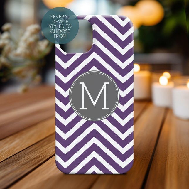 Lila und graues Zickzack Muster mit Monogramm Case-Mate iPhone Hülle (Personalized Phone Case with Monogram)
