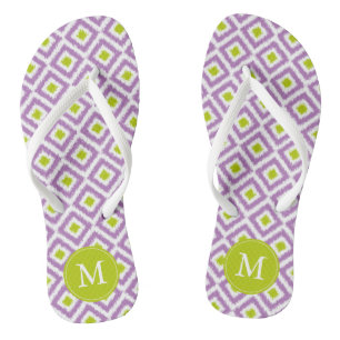 Lila und grünes Ikat-Muster Mit Monogramm Flip Flops