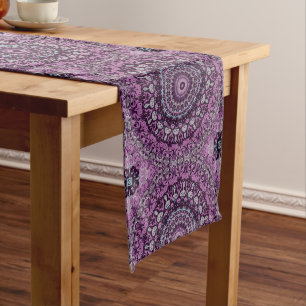 Lila und Lavendel Mandala Musterdesign Mittelgroßer Tischläufer