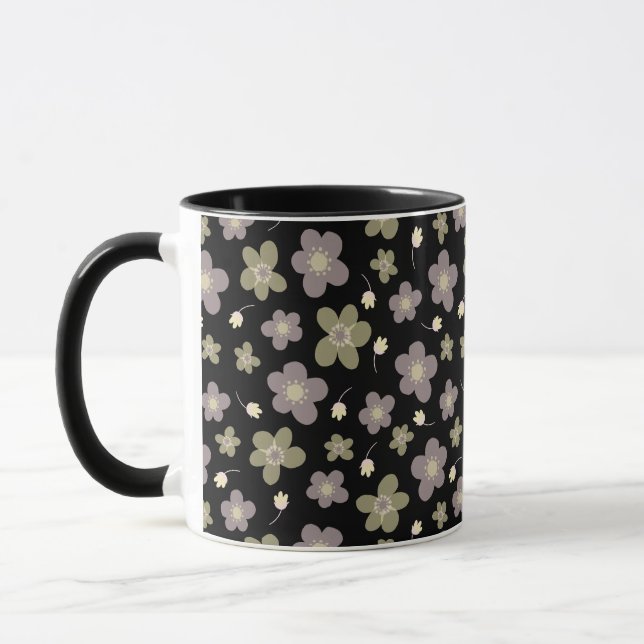 Lila und olivgrüne Buttercups im Black Designer Tasse (Links)