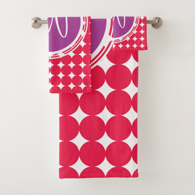 Lila und Red Polka Dot Monogramm Badhandtuch Set (Insitu)