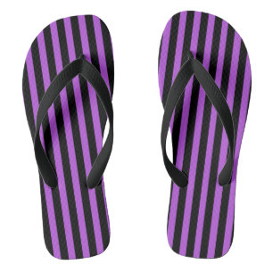 Lila und schwarz gestreifte Flip Flops