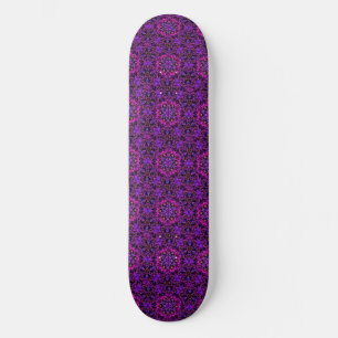 Lila und schwarze Kaleidoskopträume Skateboard