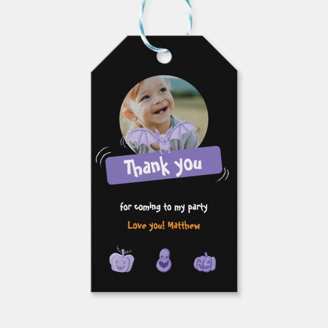 Lila und schwarzer Halloween Geburtstag danke Geschenkanhänger (Vorderseite)