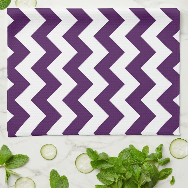 Lila und weiß Zigzag Handtuch (Gefaltet)