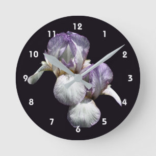Lila und weiße Bartirisblüten  Runde Wanduhr