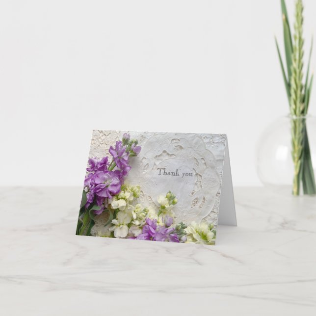 Lila und weiße Blume an den alten Schnürsenkeln Dankeskarte (Vorderseite)