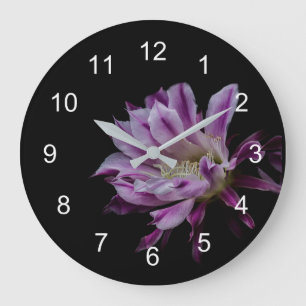 Lila und weiße Blüte Große Wanduhr