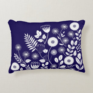 Lila und weiße Boho-Wildblume Dekokissen