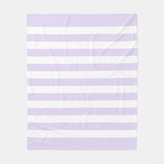 Lila und weiße Linienmuster von Soft Lilac Fleecedecke