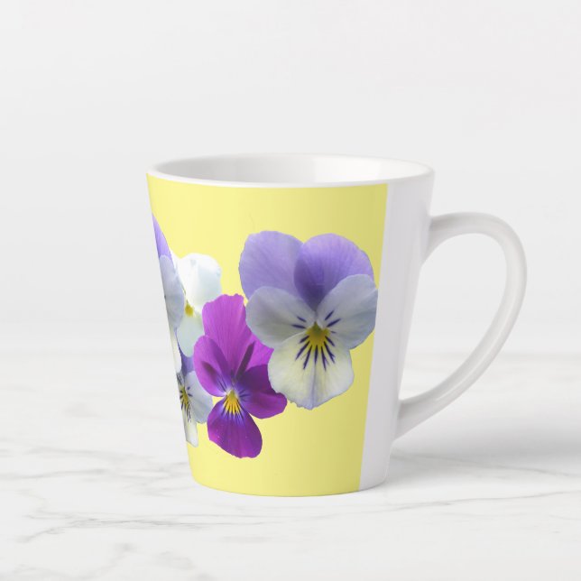 Lila und weiße Stiefmütterchen Gelbe Latte Tasse (Rechts)