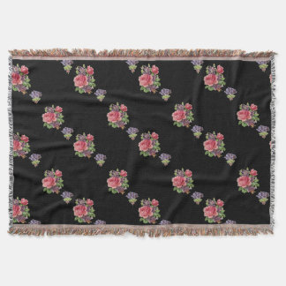 Lila violette Rosen, schwarze Decke