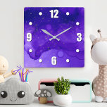 Lila Wasserfarbe Abstrakt mit Gold Glitzer Stars<br><div class="desc">Winzige goldene Sterne blinken auf einem lila und dunkelblauen abstrakten Aquarellhintergrund. Entspannen Sie in Ihrem Lieblingssaal mit dieser atemberaubenden, dynamischen Wanduhr. Ihre Wahl einer rund oder quadratisch gedrehten Uhr. Macht ein großartiges Geschenk für die Hauswärmung! Sie können diese Wanduhr leicht personalisieren. Bitte schicken Sie mir eine Nachricht mit Fragen oder...</div>