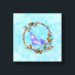 Lila WasserfarbWolf mit Boho Kranz Leinwanddruck<br><div class="desc">Ein Leinwand mit einer grafischen Abbildung,  bestehend aus einem lila Wölf,  in einer klassischen Pose heulend. Umgeben von einem illustrierten Kranz aus Holz,  Kristallen,  Federn und Perlen. Cooles amerikanisches Motiv im boho-Stil.</div>