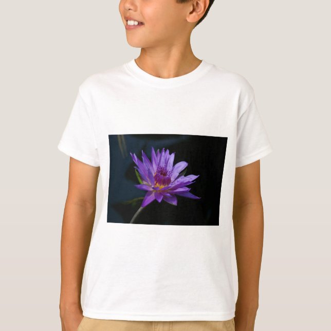 Lila Wasserlilie Lotus T-Shirt (Vorderseite)