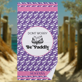 Lila Wassermuster Streifen Retro Kanu Otter Name Strandtuch