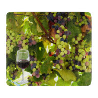 Lila Weintrauben Anbau mit Weinglas