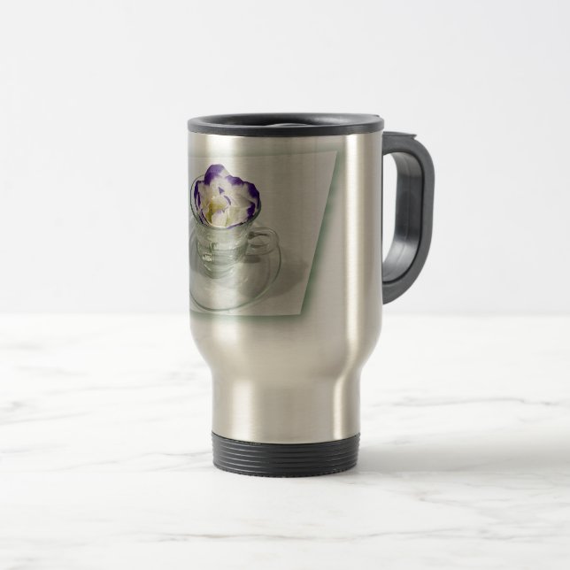 Lila weiße Blume in einer Tasse (VorderseiteRechts)