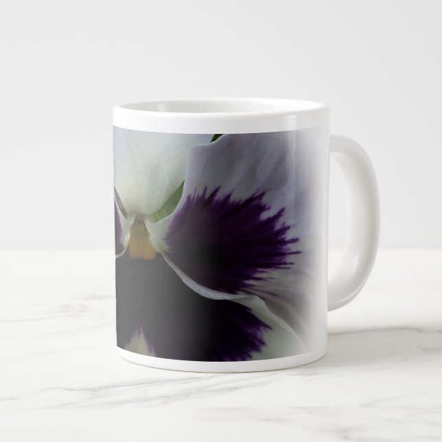 Lila-weiße Panik Jumbo-Tasse (Vorderseite Rechts)