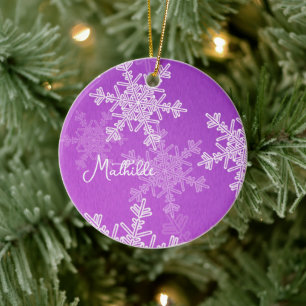 Lila weiße Schneeflocken Minimalistischer Weihnach Keramik Ornament