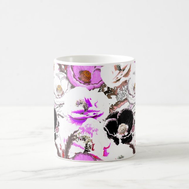 Lila, weiße und schwarze Blume. Kaffeetasse (Mittel)