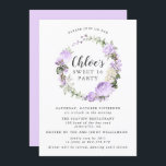 Lila White Floral Wreath 16 . Geburtstag Party Einladung<br><div class="desc">Sehr hübsche lila Rose und Hydrangea Blumenkranz umgibt die Worte Sweet 16 und den Namen Ihrer Tochter. Sie sind in einer hübschen Schrift geschrieben. Der gesamte Text kann bearbeitet werden und Sie können die Farbe ändern. Der Rest des Textes besteht aus einer modernen Kombination aus aufrecht stehenden und kursiven Schriftart....</div>