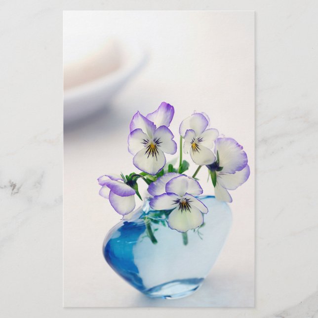 Lila White Violas Blume Blue Vase Floral (Vorderseite)